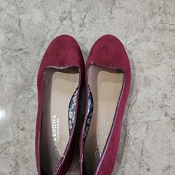 Women's burgundy flat shoes