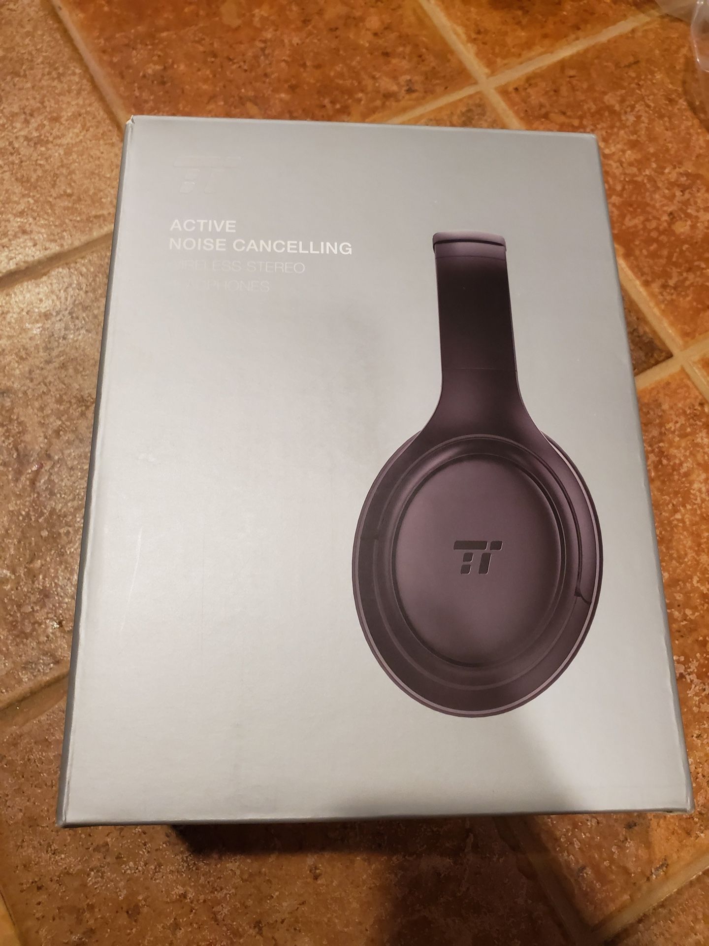New TaoTronics Headphones 2019 Upgraded Bluetooth Active Noise Cancelling TT-BH060