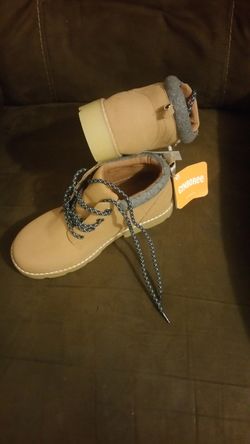Kid's new with tag boots size 4