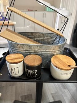 Decoration & kitchen items