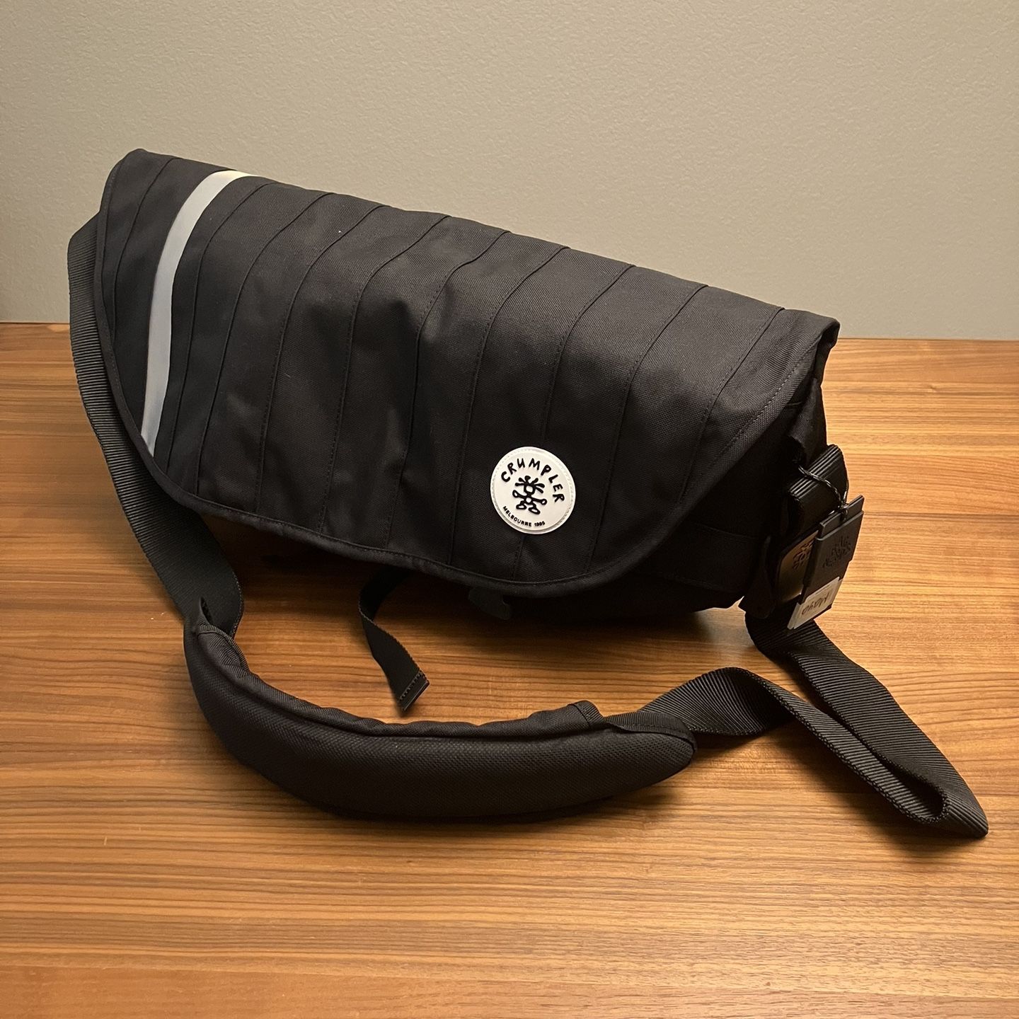 Crumpler The Barney Rustle Blanket Messenger Photo Video Bag 