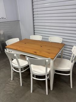 Table chairs set