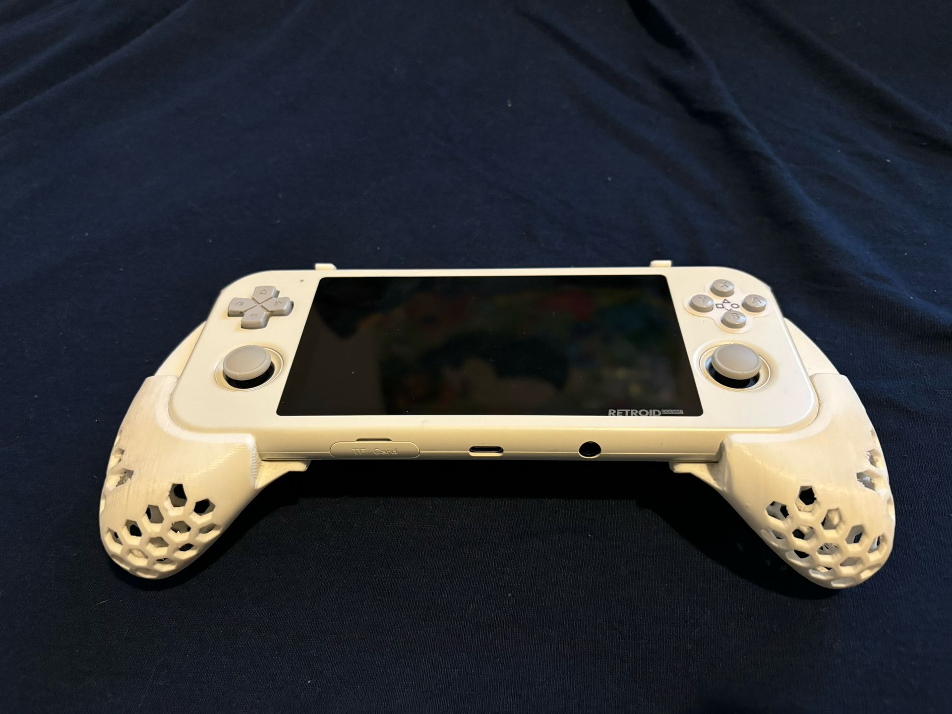 Retroid Pocket 3+ Gaming Emulator (with 3D Printed Grips)