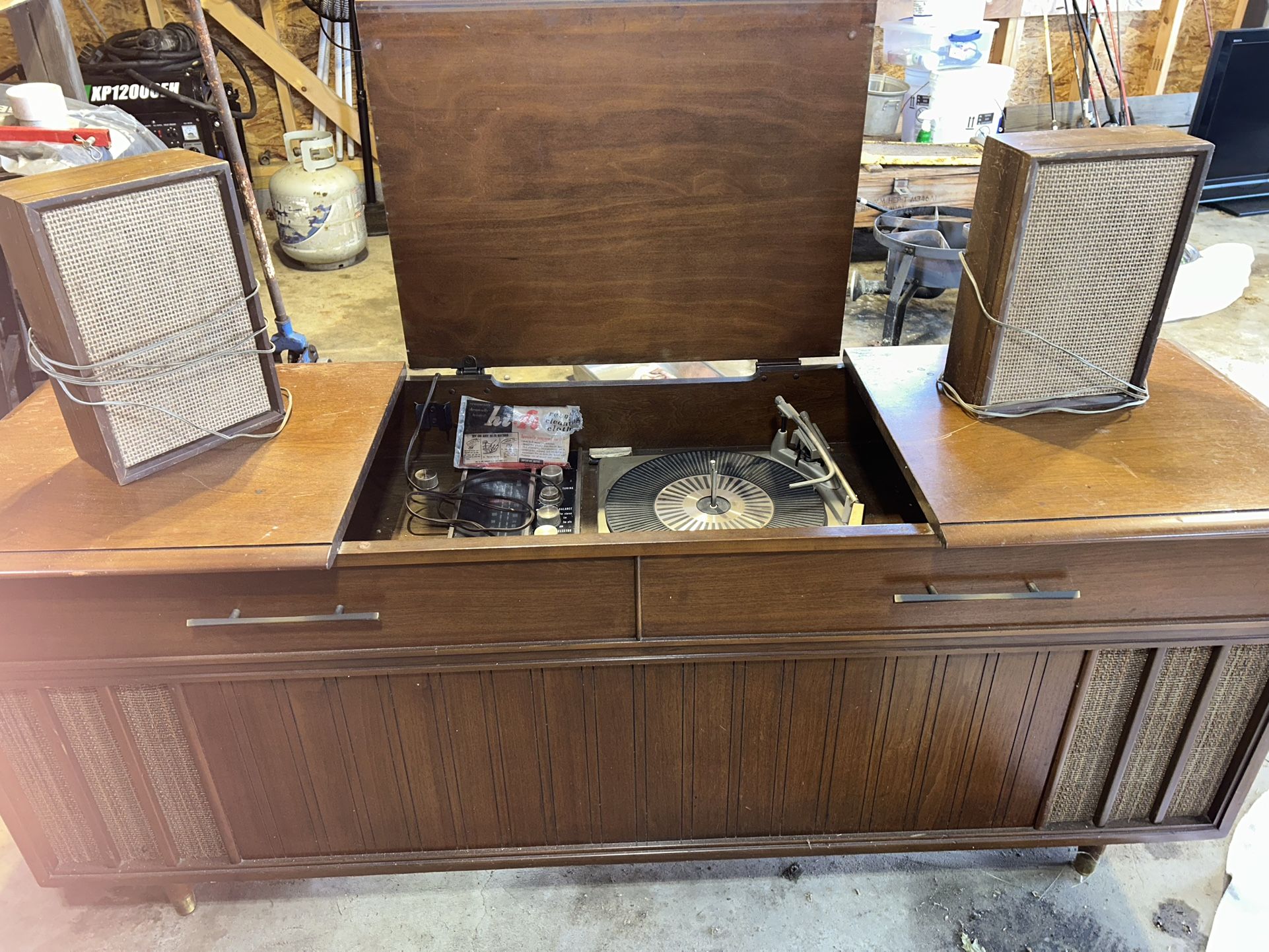 Old Stereo radio