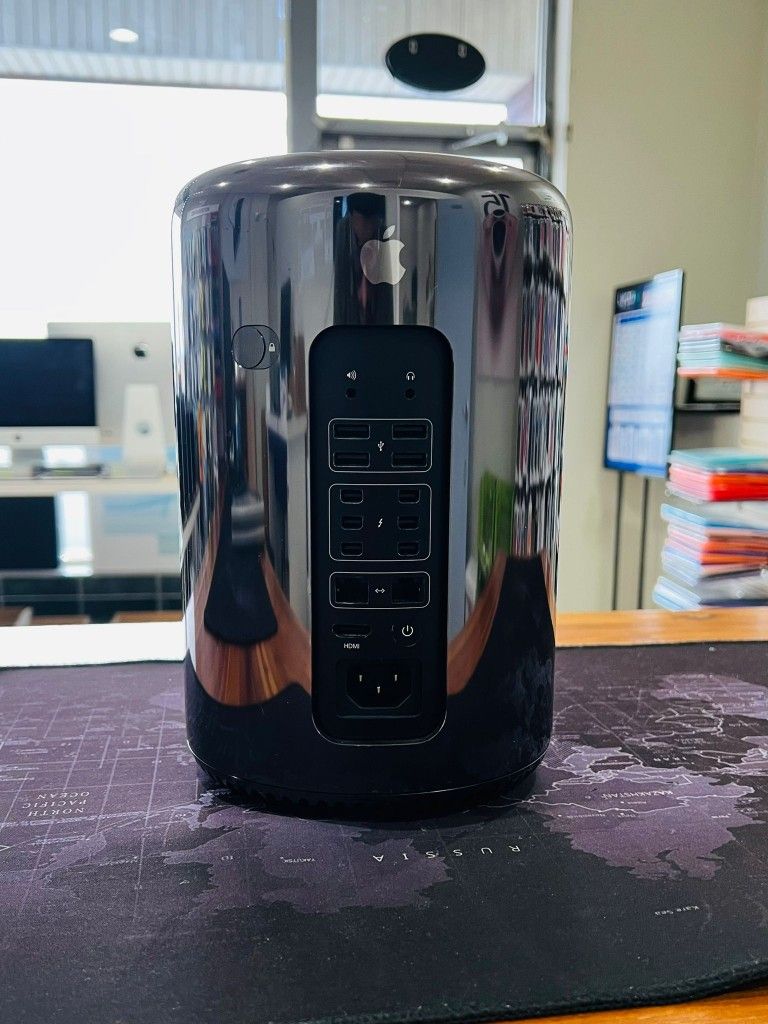 Apple MAC PRO LATE 2013 3.5Ghz 6 CORE Xeon 64GB 1TB AMD FirePro