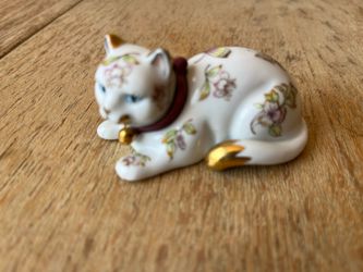 The Franklin Mint cat with bell