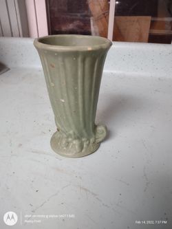 VINTAGE 20s-30s  McCOY POTTERY MATTE  GREEN No. 15 VASE ART DECO RIBBED 6”