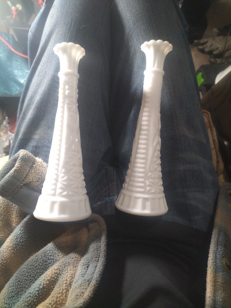 Vintage stars and bars milk glass vases