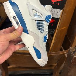 Air Jordan 4 Size 9.5