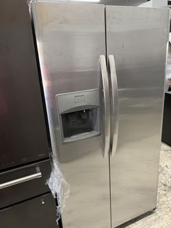 Frigidaire side by side in stainless steel