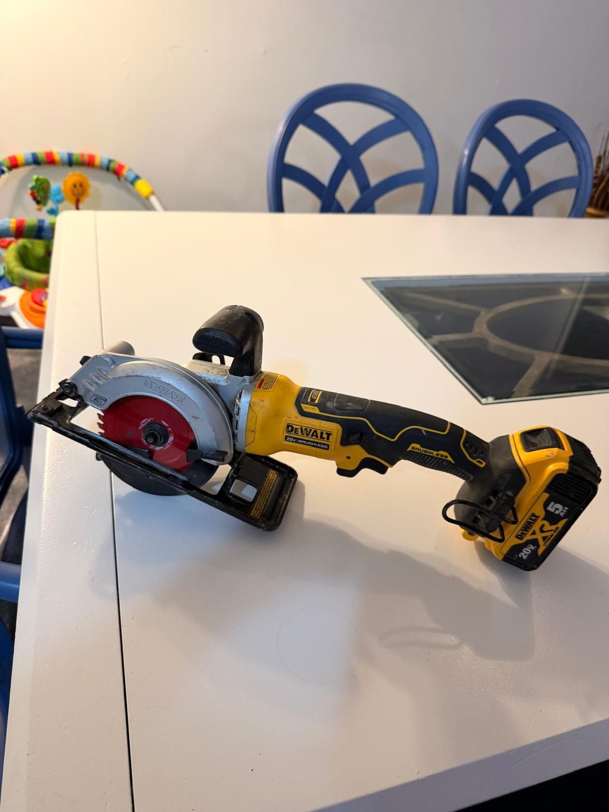 Yellow circular saw blade from DeWalt, Model: DCS571  • Blade size: 4-1/2” (115 mm)  • Type: Type 1  • Voltage: 20V  • Maximum rotation speed: 4500 RP