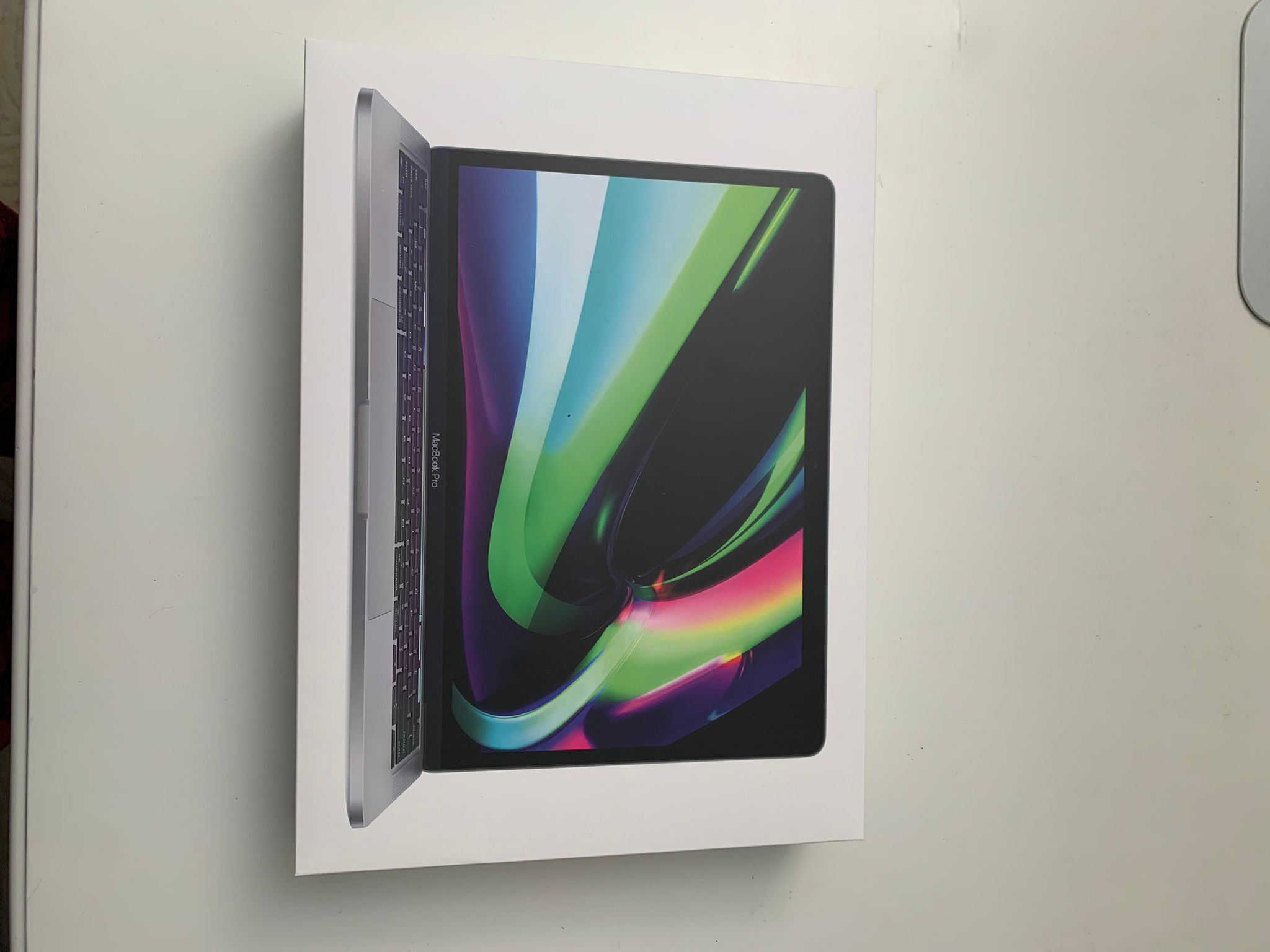 Apple MacBook Pro (13-inch, 2018, Four Thunderbolt 3 Ports) - 1 TB