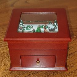 Mr. Christmas Miniature Music Box, Winter Scene Horses. Plays "Deck The Halls" Jewelry Box