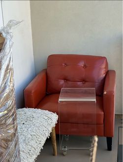📍Modern Red Leather Armchair + Clear Acrylic Side Table – $80 (Los Angeles / K-Town)