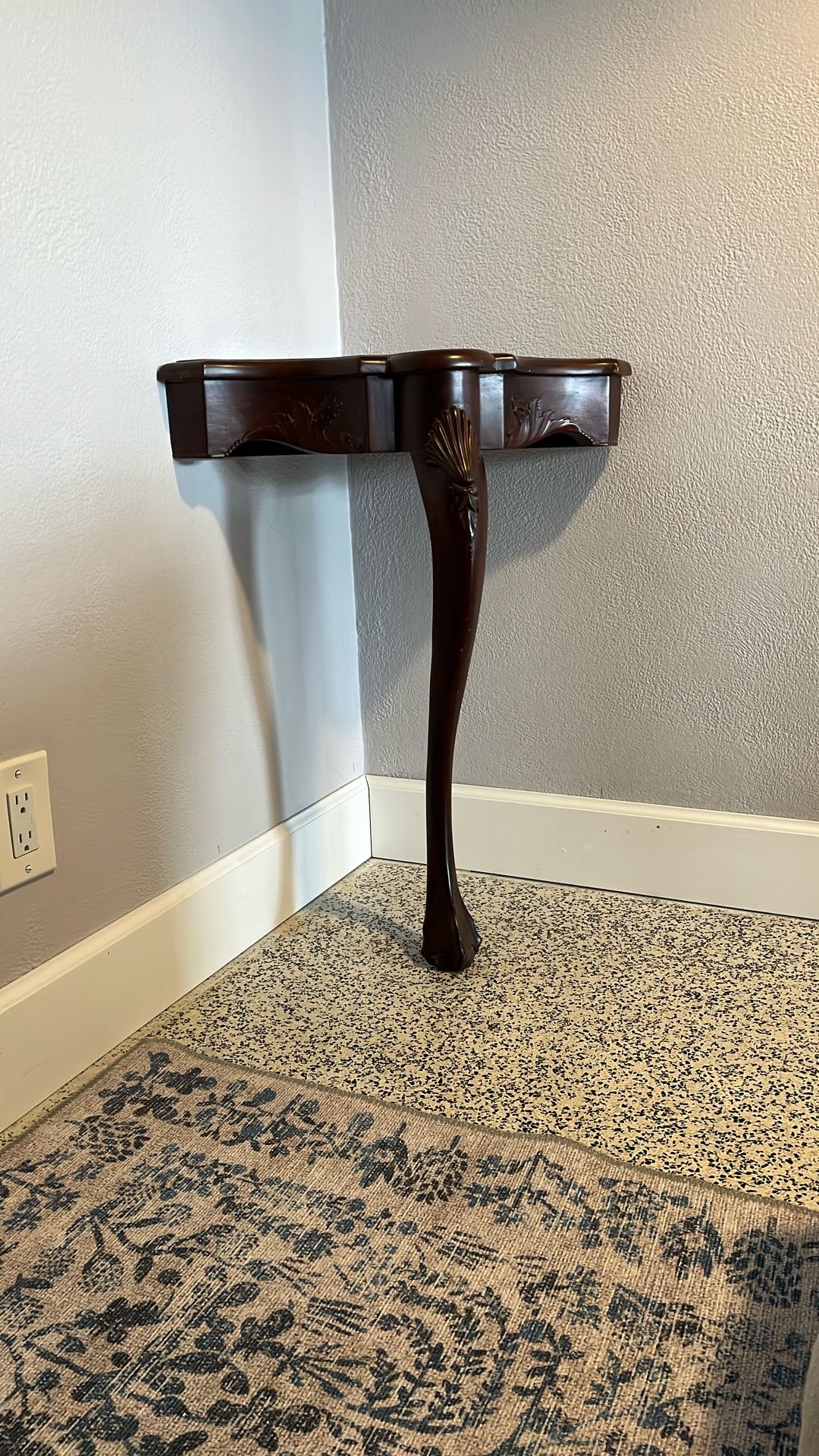 Corner Table- Single Legged