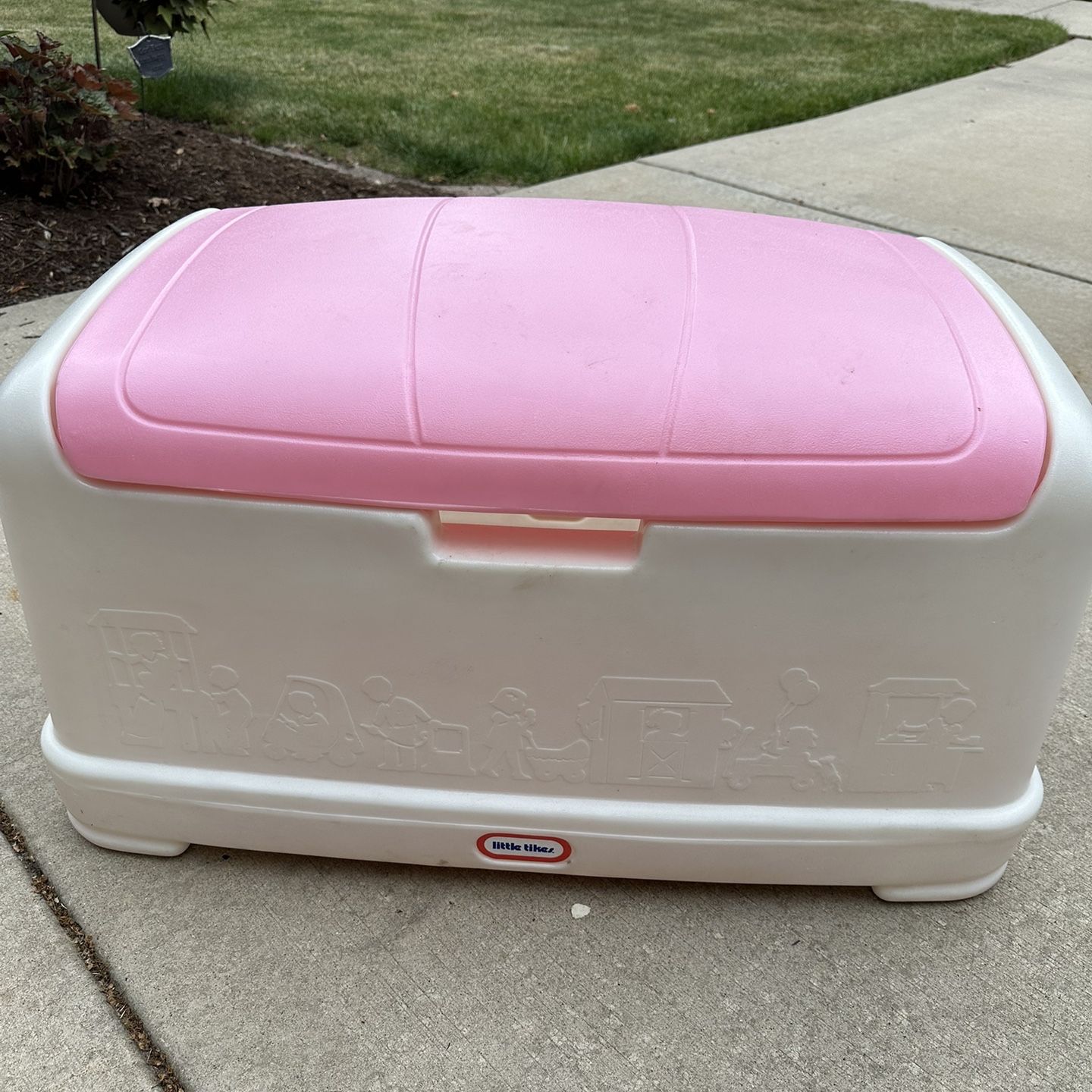 Little tikes toy box deals white with pink lid