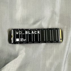 WD_BLACK 1TB SN850 NVMe Internal Gaming SSD Solid State Drive with Heatsink - Works with PlayStation 5, Gen4 PCIe, M.2 2280, Up to 7,000 MB/s
