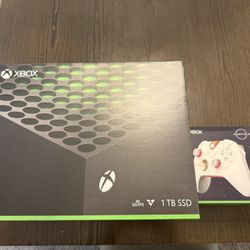 Xbox Series X, 2 Controllers, 22 Games, Xbox Headset, Rechargeable Battery Pack