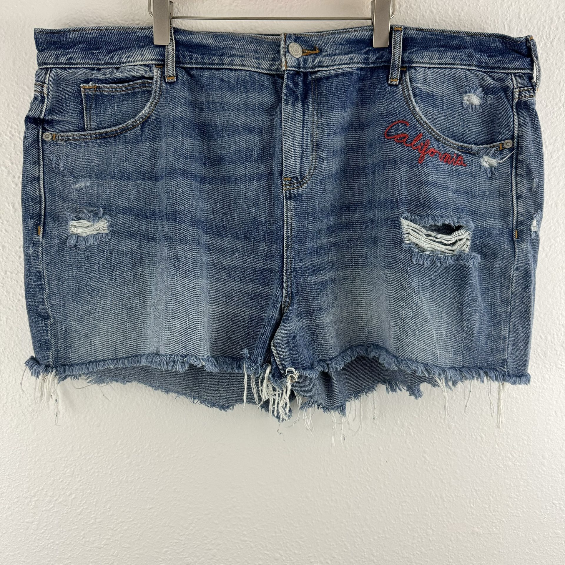 OLD NAVY Womens Distressed Denim California Boyfriend Raw Hem Plus Size Shorts