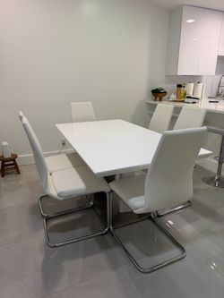 White Glossy Dining Table Set – City Furniture