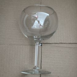 Set Of 5 Stem Round Wine Glasses 