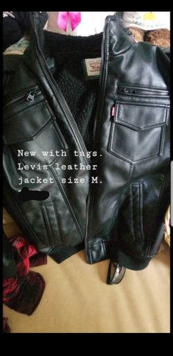 New medium size levis jacket
