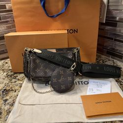 Like New Louis Vuiton Multi Pochette 