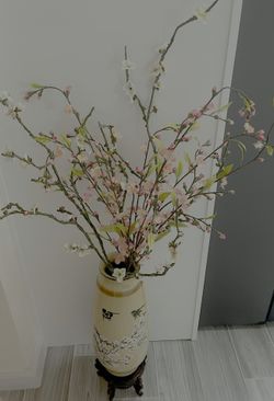 Vintage Two Sided Heavy Autographed Vase w/Stand & Flowers