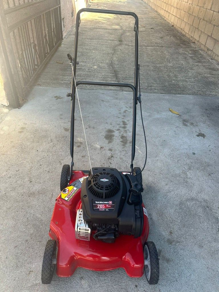 Yard Machines20 125 cc OHV Briggs and Stratton Gas Walk Behind