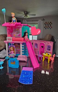 Barbie Chelsea house with dolls & accessories