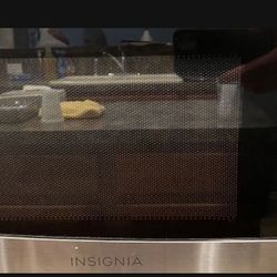 Insignia Table Microwave 