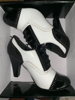 Viva Lace up ankle boot w/Cuban heel-size 8