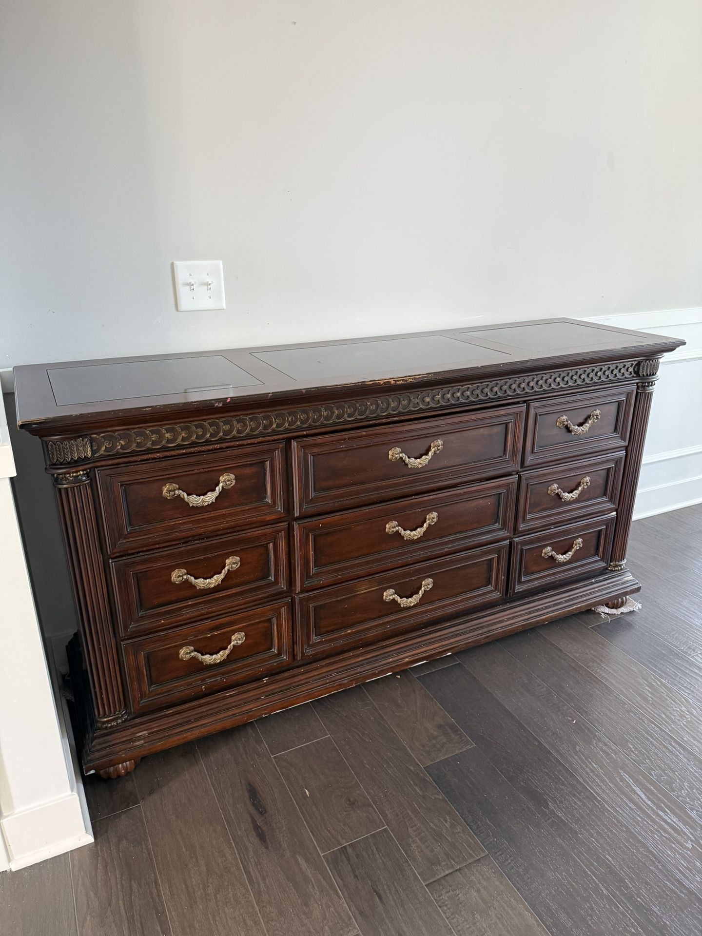 Dresser 