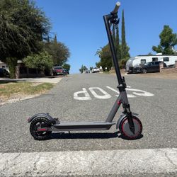 Electric scooter with shocks
