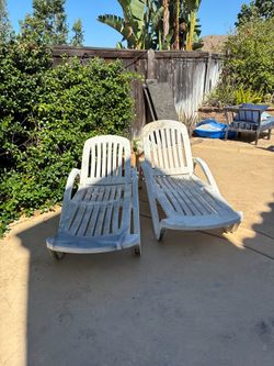 2 Polypropylene Lounge chairs - need some TLC