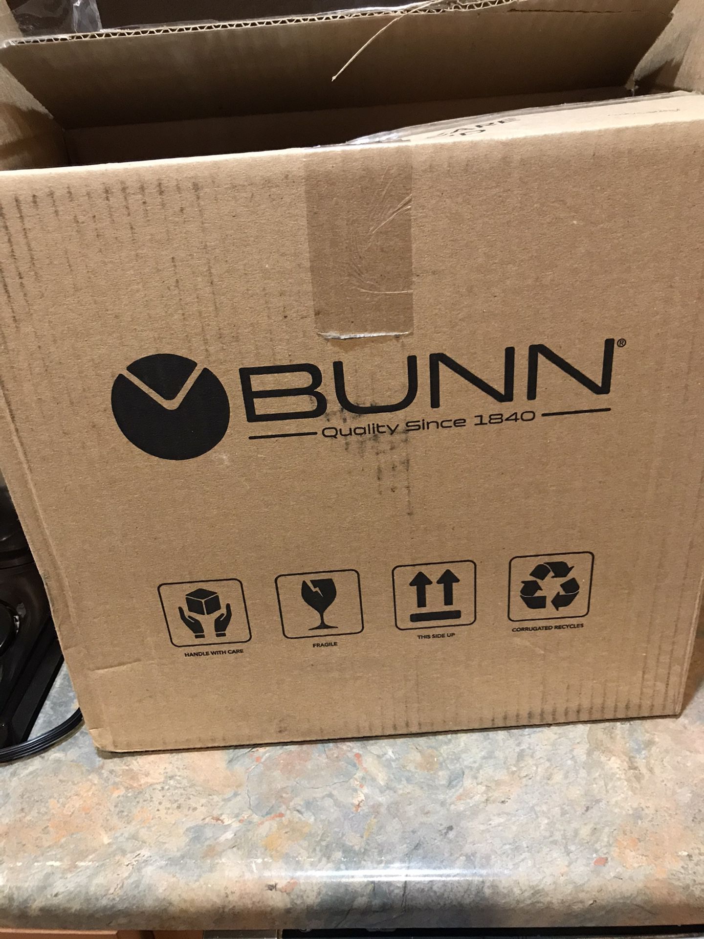 Bunn BXB 10 cup black and stainless steel coffee brewer maker. $110 retail. Brand new