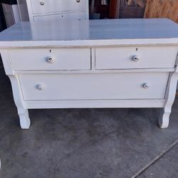 VINTAGE 3 DRAWERS DRESSER 
