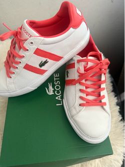 Tennis shoes size 7
