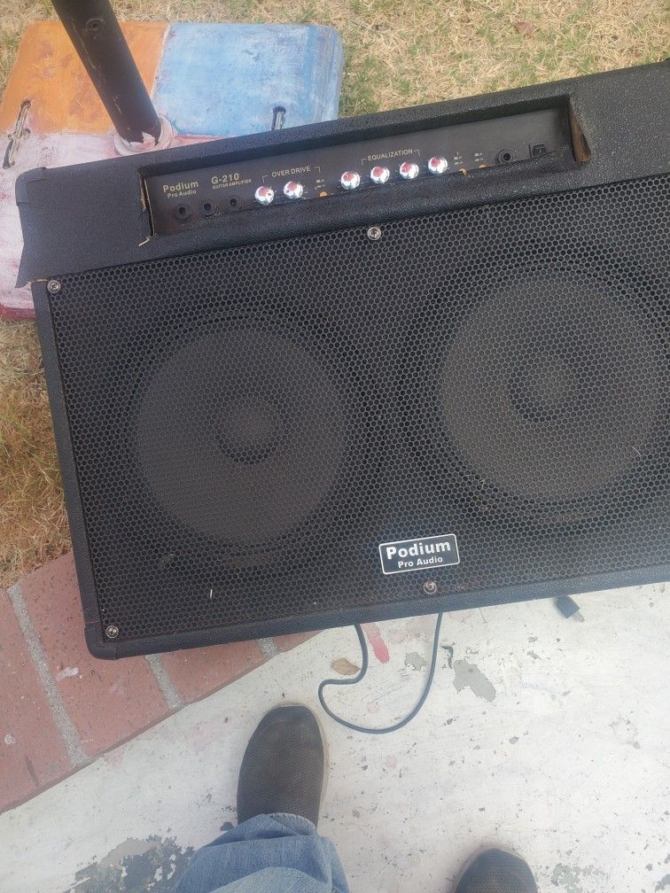 Podium Pro Audio G-210 W/Dual 10" Speakers