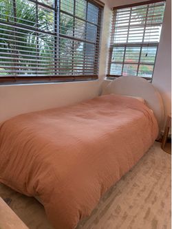Twin Size Platform  Bed