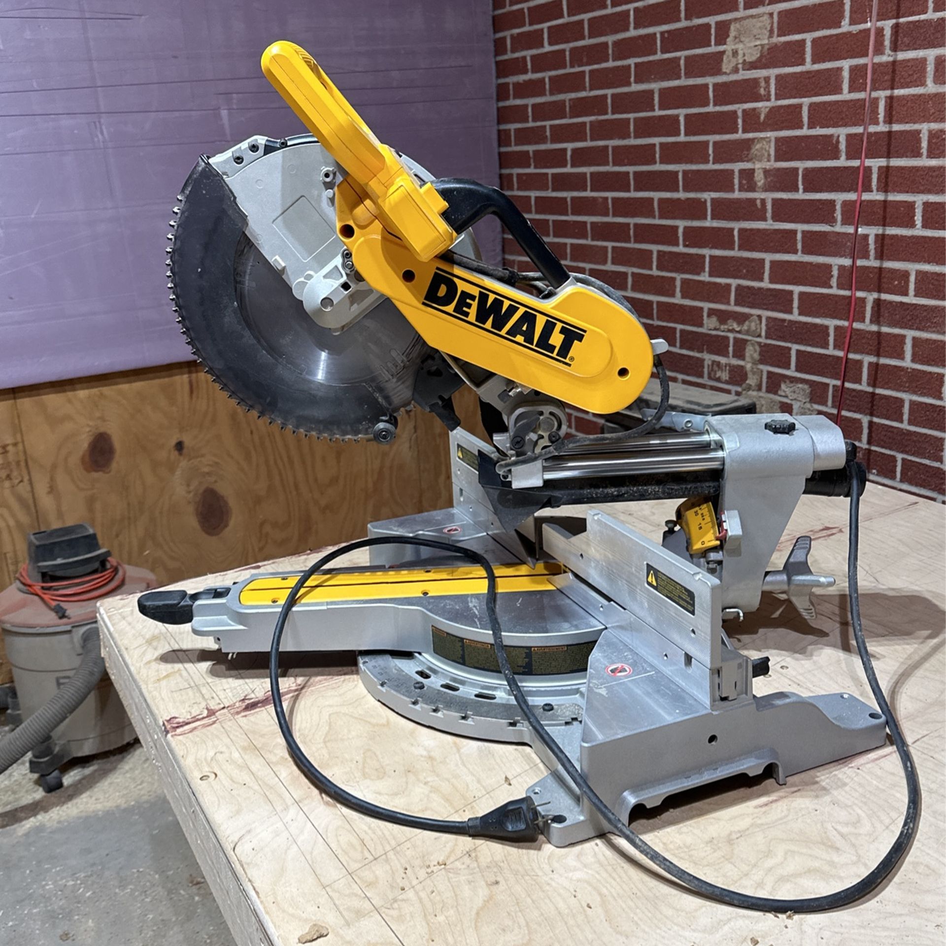 DEWALT Sliding Meter Saw