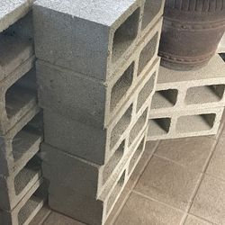 Free 24 Pcs Concrete Blocks Pickup In Glendale 