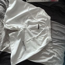 NEW WHITE  ESSENTIALS FEAR OF GOD MENS LARGE SHORTS