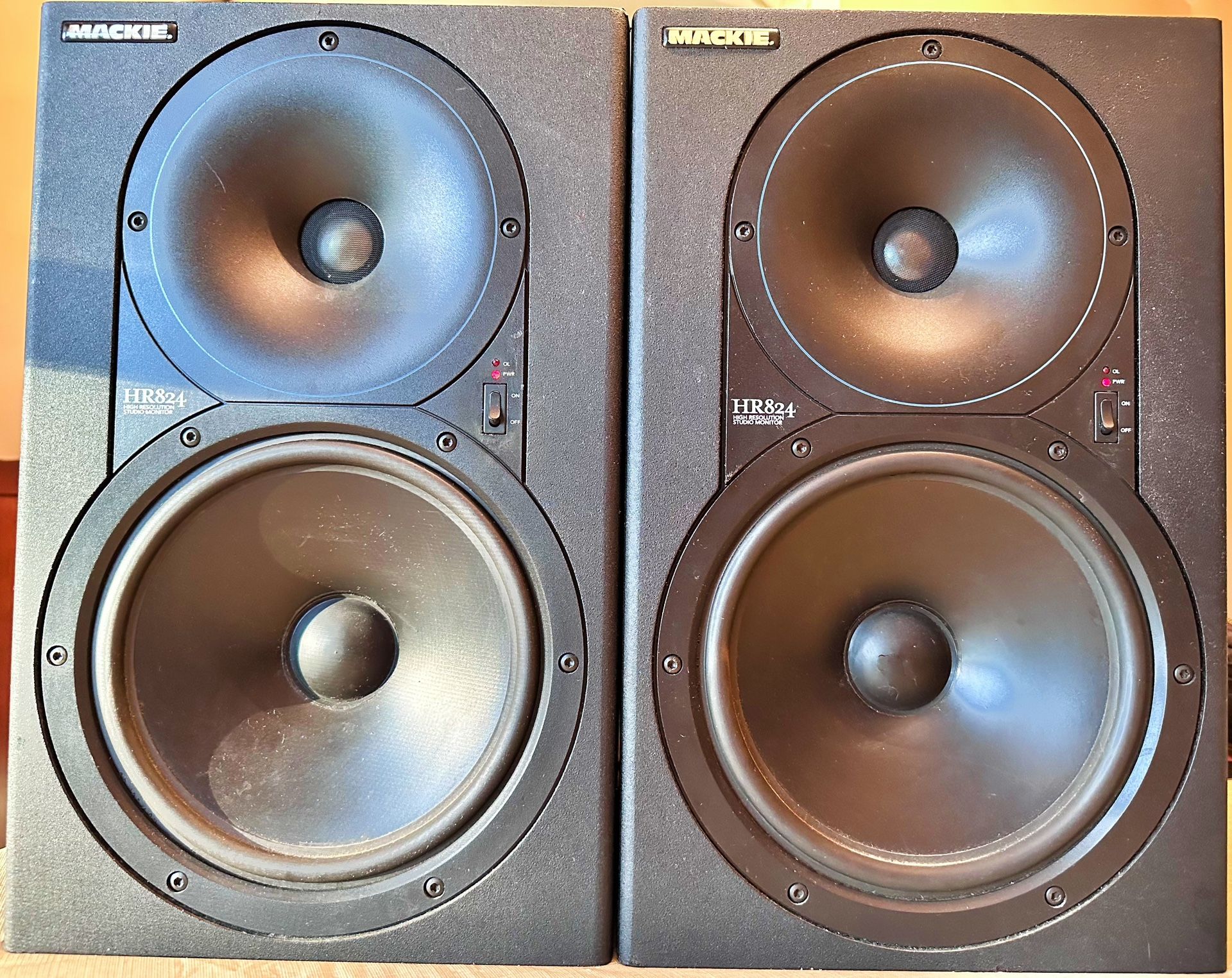 Mackie HR824 Studio Monitors