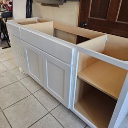 Brand new kitchen cabinets **MISSING 1 DOOR *** 72" W x  21"D x 34.5"H