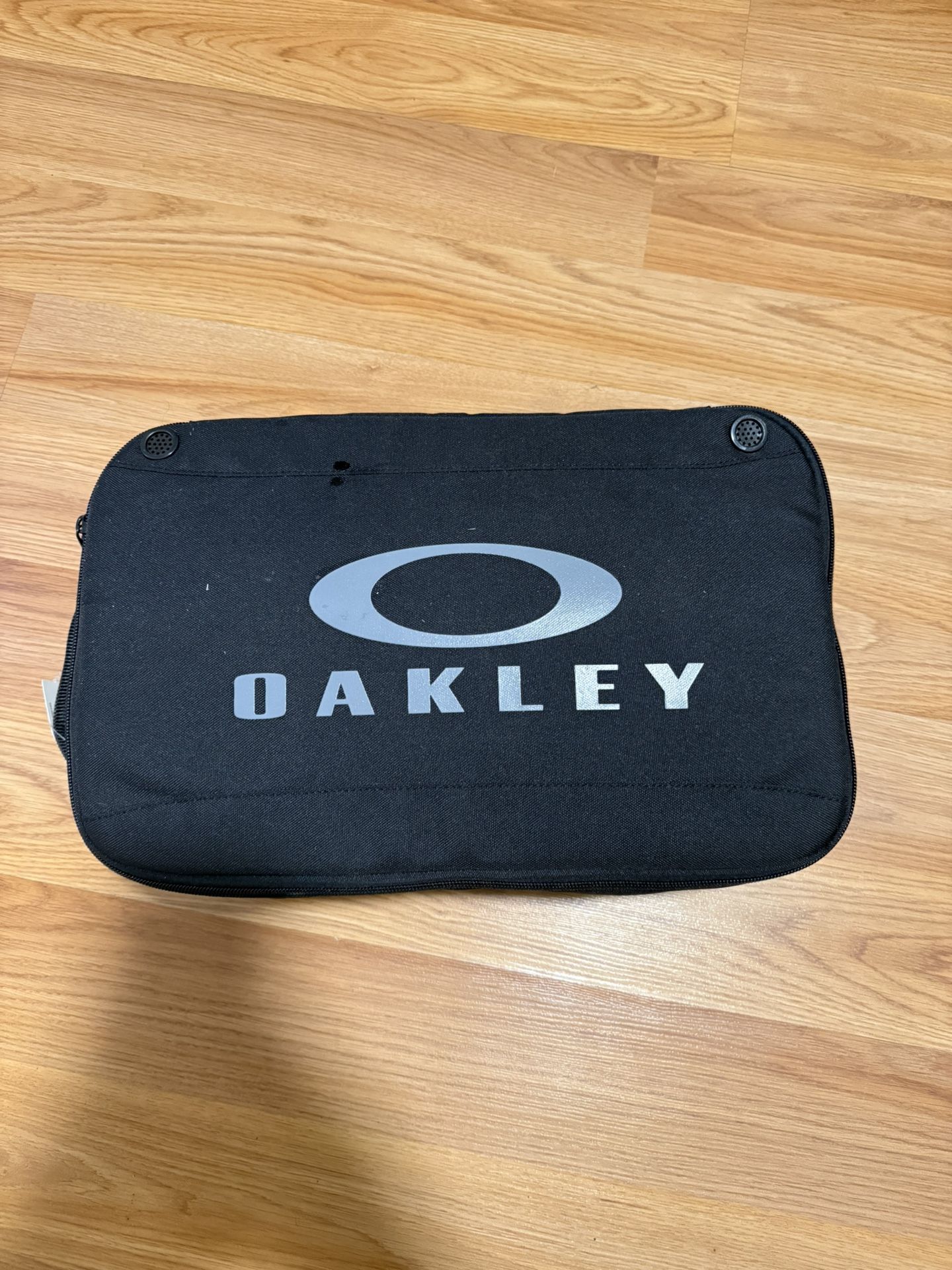 Oakley Case Assorted Goggles
