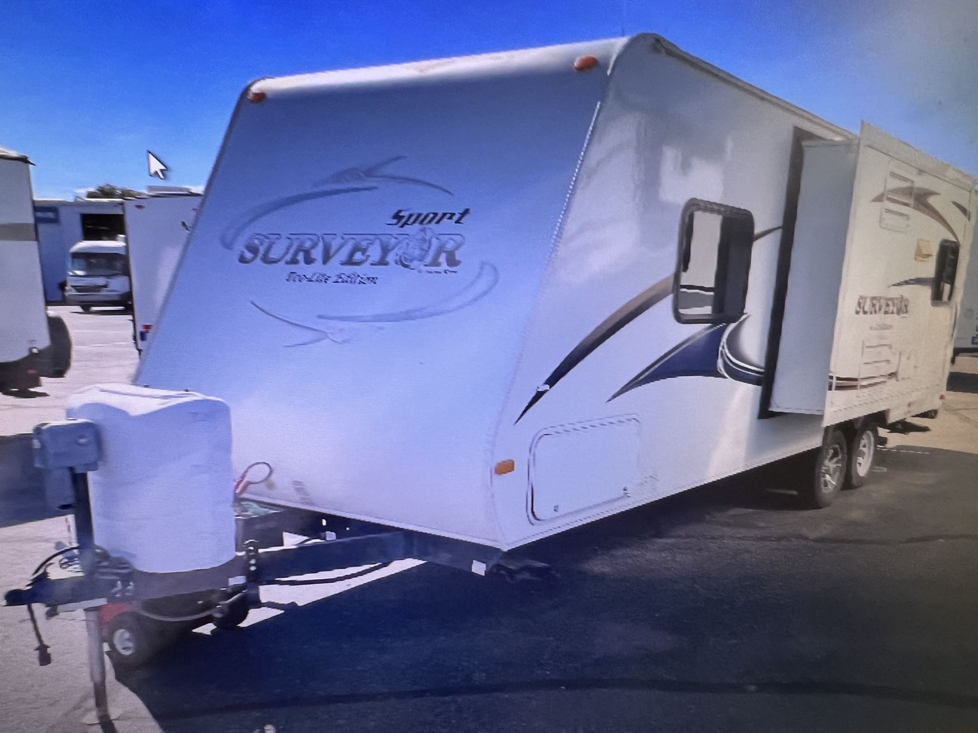 2012 SURVEYOR SPORT 240