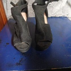 Black High Heels 6.5