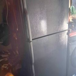 GE Refrigerator 