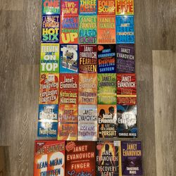 *SIGNED COPY* Janet Evanovich Lot Of 29 Stephanie Plum Books 1-25 HC PB +4 Misc